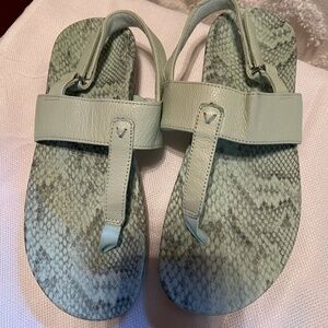 Vionic sage color sandals 7.5